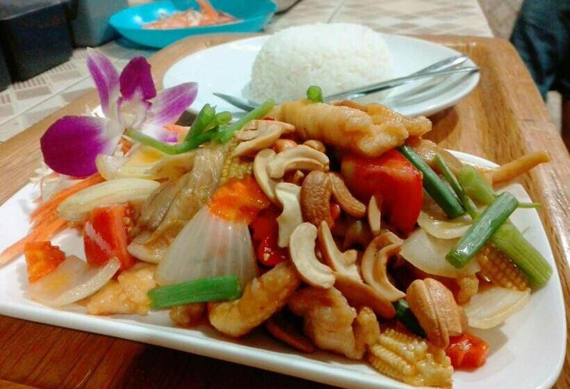 هتل Jungle Hill Beach Bungalow