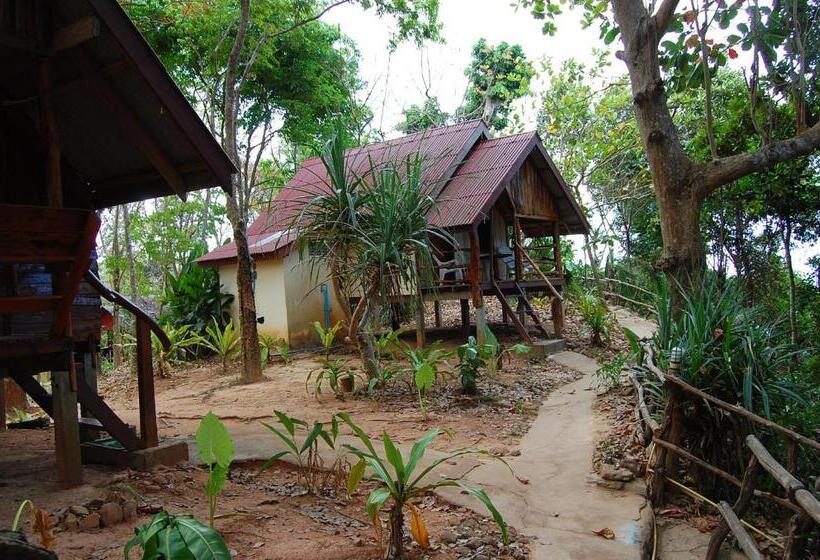 هتل Jungle Hill Beach Bungalow