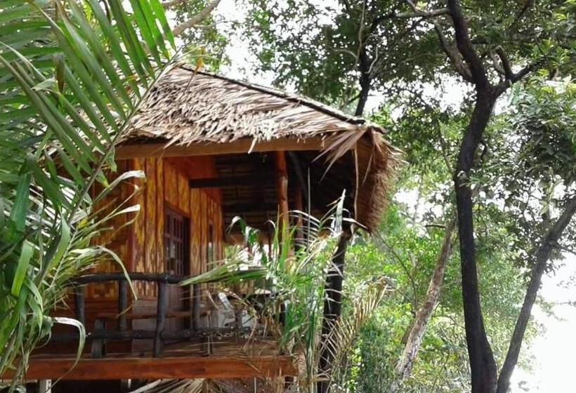 هتل Jungle Hill Beach Bungalow