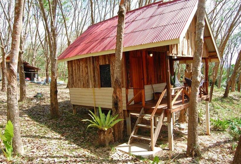 هتل Jungle Hill Beach Bungalow