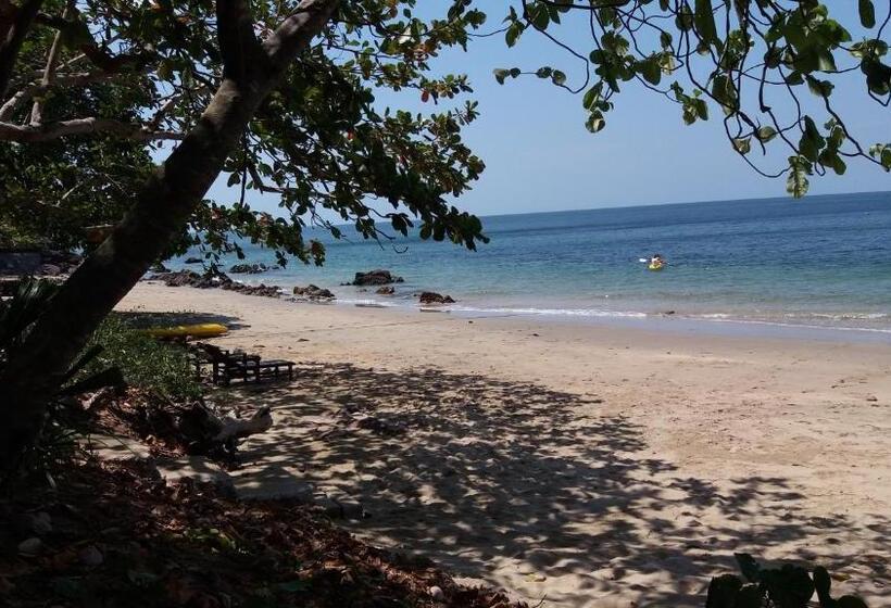 هتل Jungle Hill Beach Bungalow