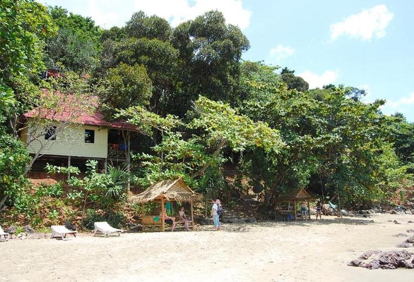 هتل Jungle Hill Beach Bungalow