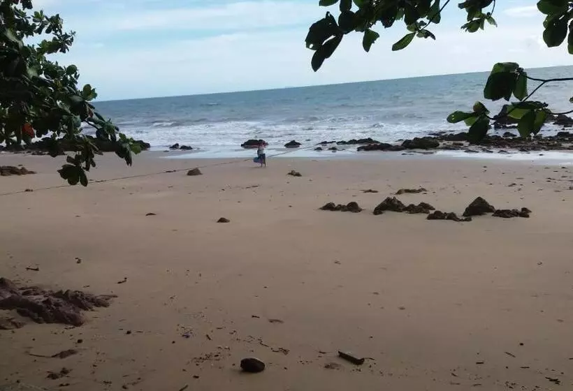 Hotelli Jungle Hill Beach Bungalow