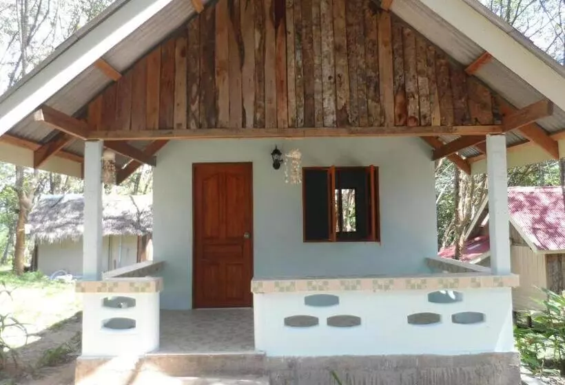 Hotelli Jungle Hill Beach Bungalow