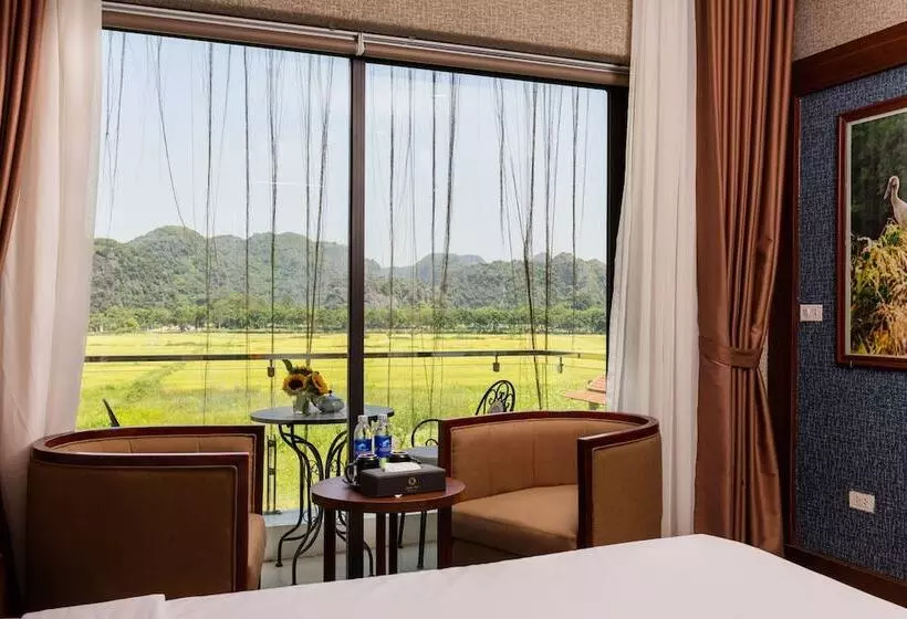 Liberty Hall Tam Coc Hotel & Villa