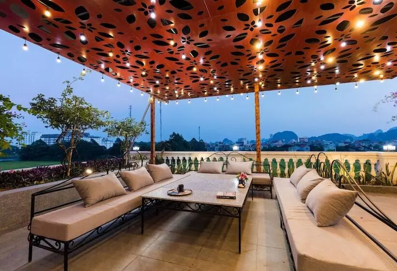 Liberty Hall Tam Coc Hotel & Villa