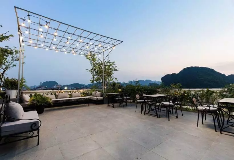 Liberty Hall Tam Coc Hotel & Villa