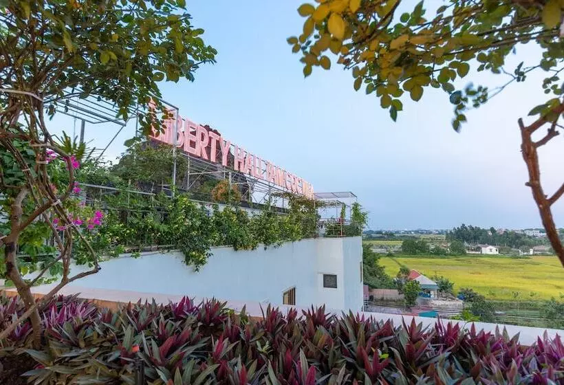 Liberty Hall Tam Coc Hotel & Villa
