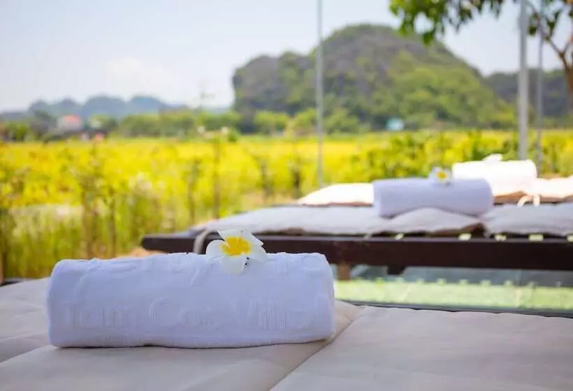 Liberty Hall Tam Coc Hotel & Villa