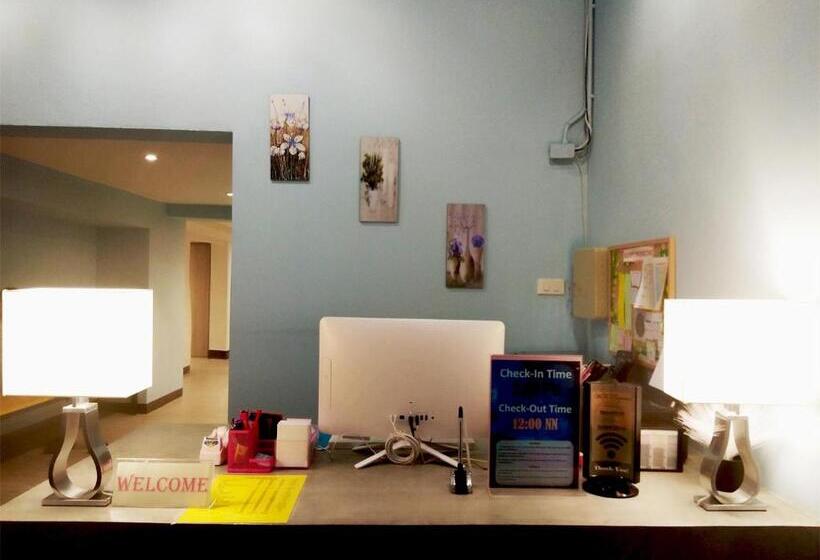 هتل Sleep With Me Bangkok  Bts Phra Khanong