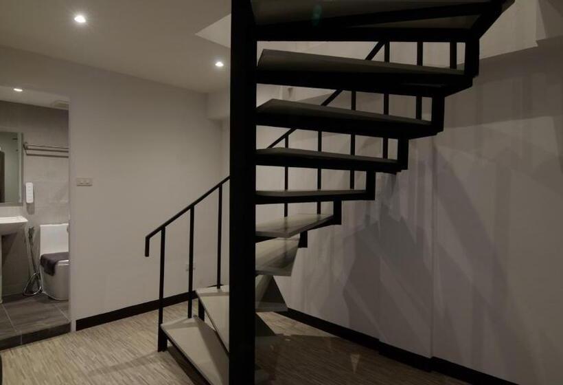 هتل Sleep With Me Bangkok  Bts Phra Khanong