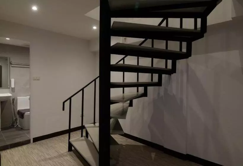 هتل Sleep With Me Bangkok  Bts Phra Khanong