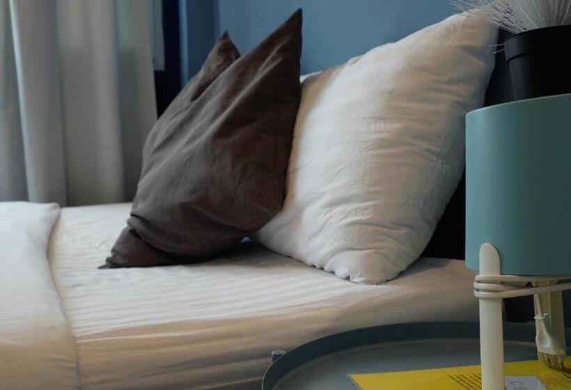 هتل Sleep With Me Bangkok  Bts Phra Khanong