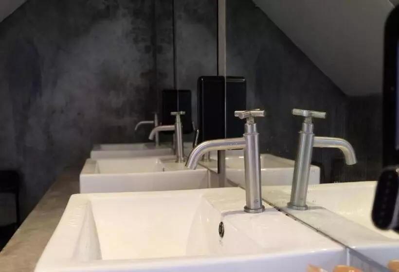 هتل Sleep With Me Bangkok  Bts Phra Khanong