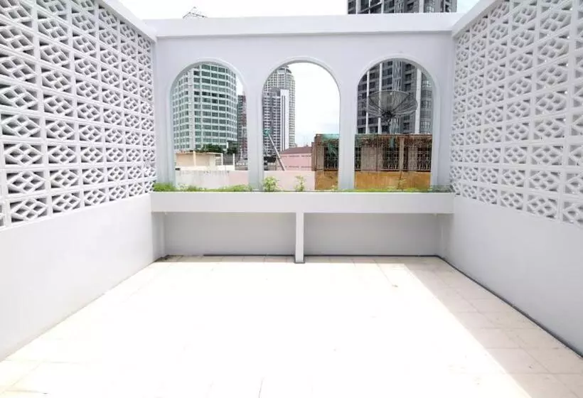 هتل Sleep With Me Bangkok  Bts Phra Khanong