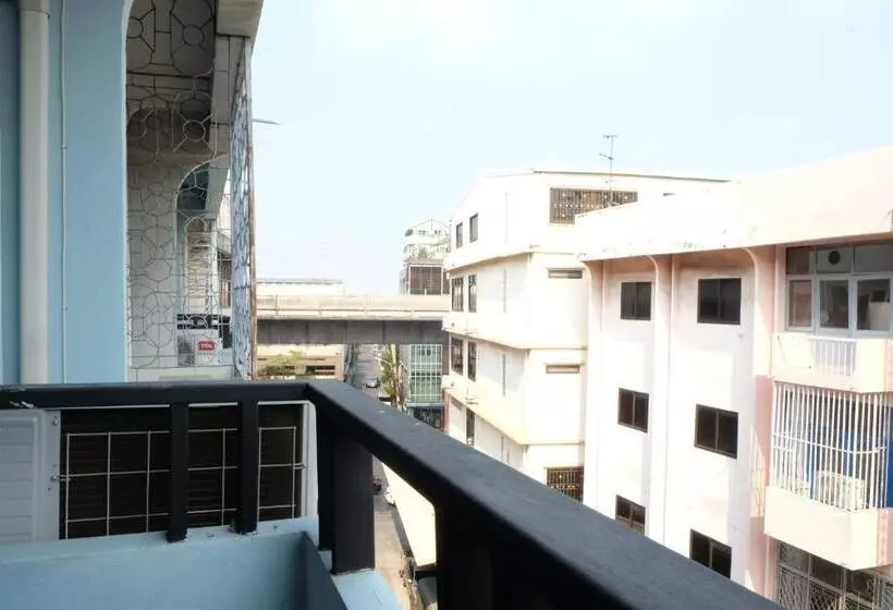 هتل Sleep With Me Bangkok  Bts Phra Khanong