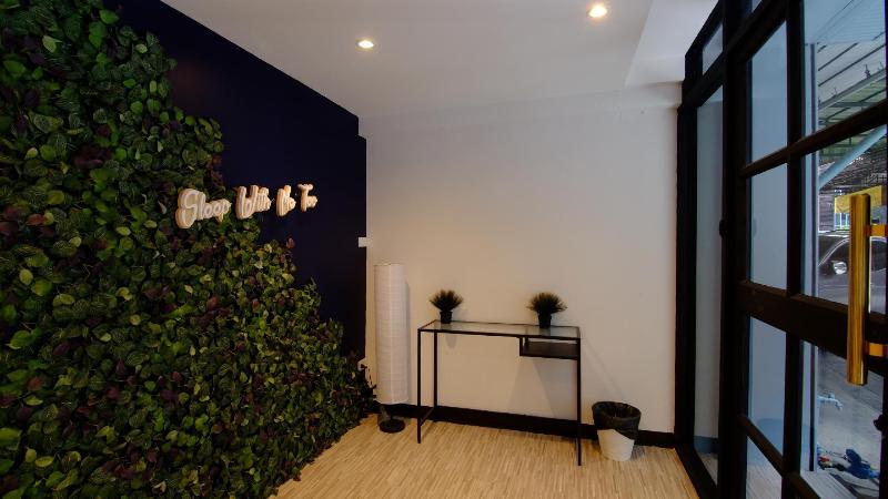 هتل Sleep With Me Bangkok  Bts Phra Khanong