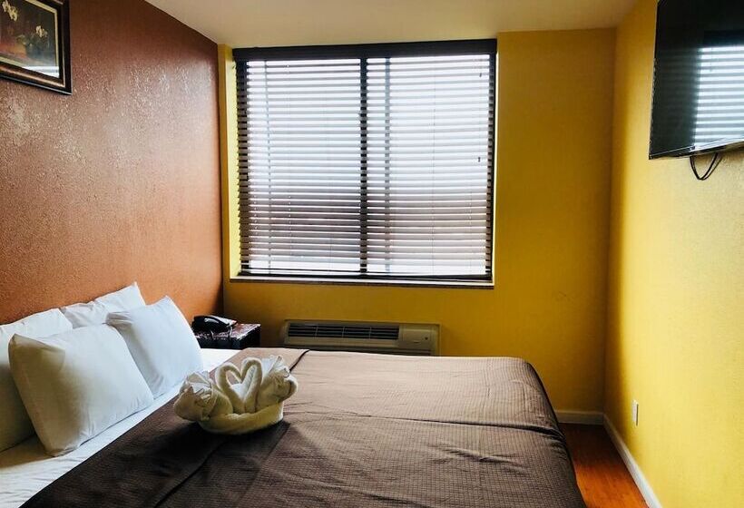 هتل The Vue Express @ 39th Street