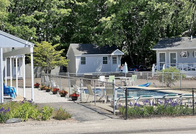 Marvin Gardens Motel