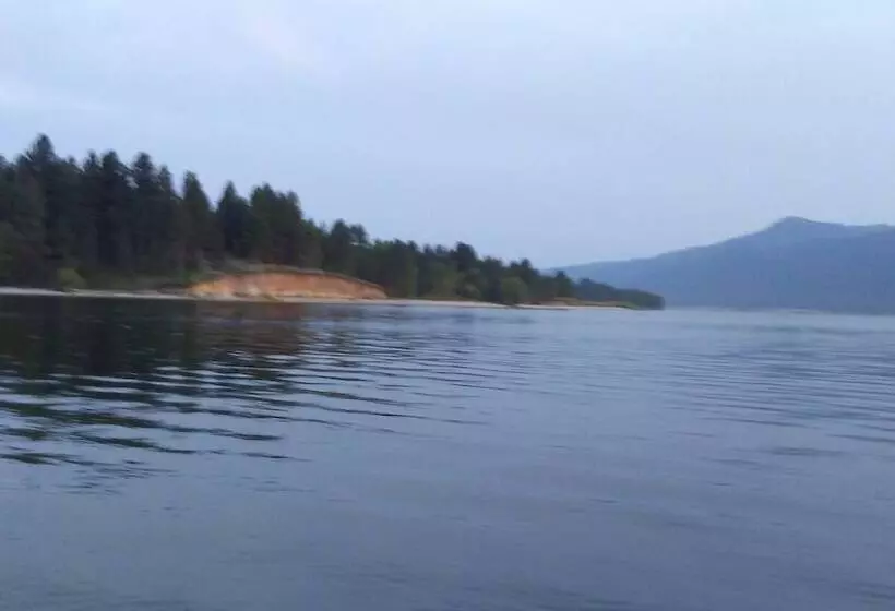 モーテル Cascade Lake Inn