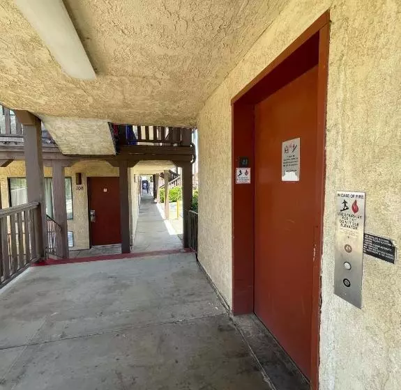 モーテル Palms Inn & Suites