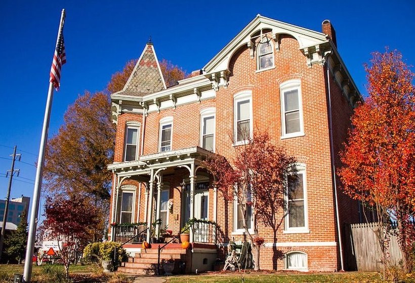 민박 Riverview Mansion