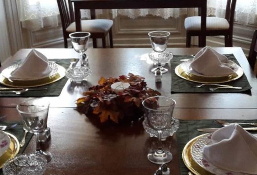 민박 Riverview Mansion