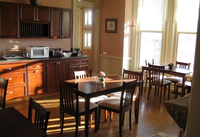 민박 Riverview Mansion