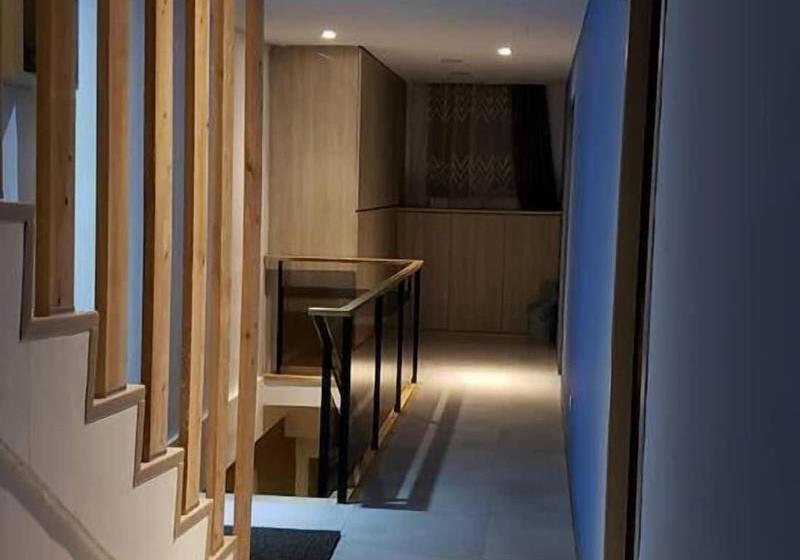 تختخواب و صبحانه Chingya House