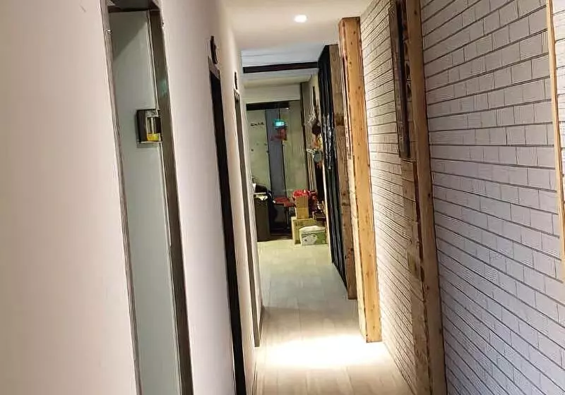 تختخواب و صبحانه Chingya House