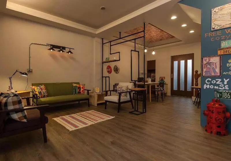 Cozy House Hostel