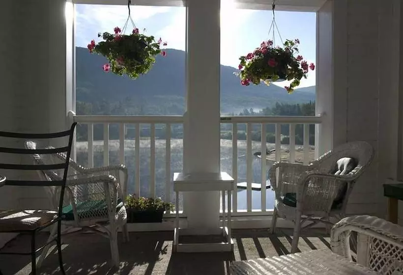 Golden Eagle Lodge
