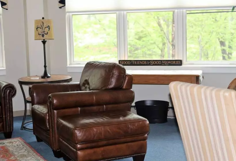 Golden Eagle Lodge