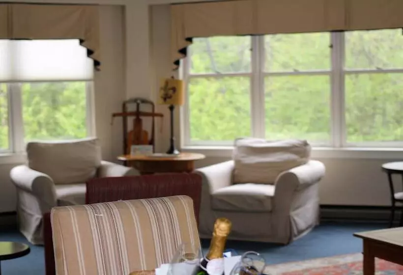 Golden Eagle Lodge