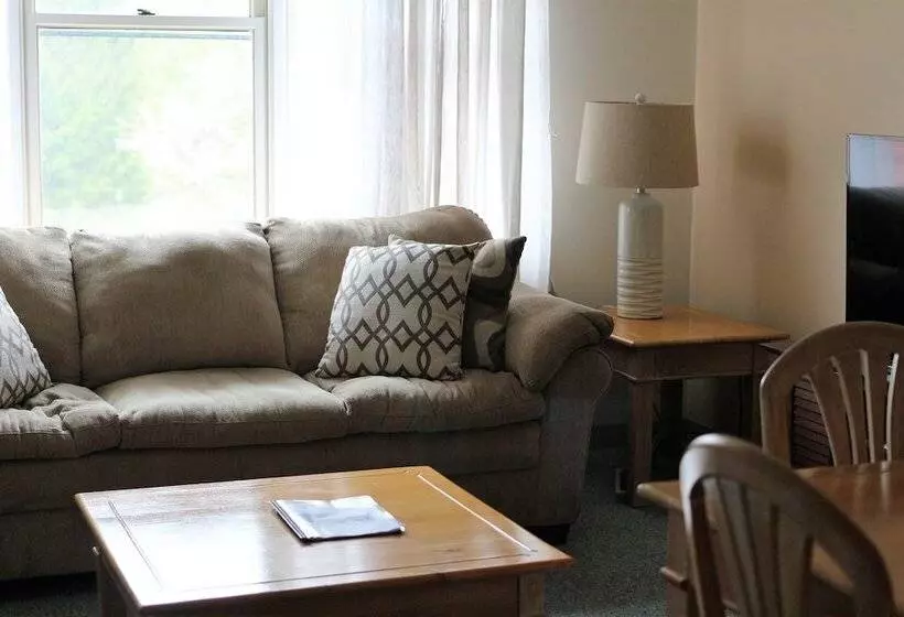 Golden Eagle Lodge