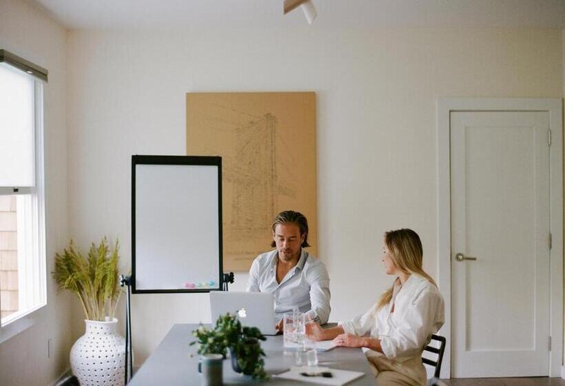 فندق فئة نجمة واحدة The Roundtree, Amagansett