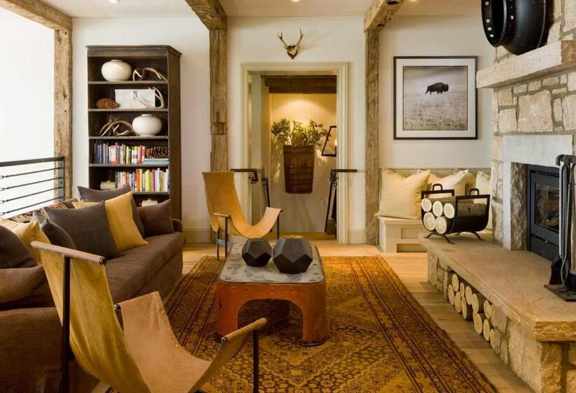 فندق Eleven Scarp Ridge Lodge