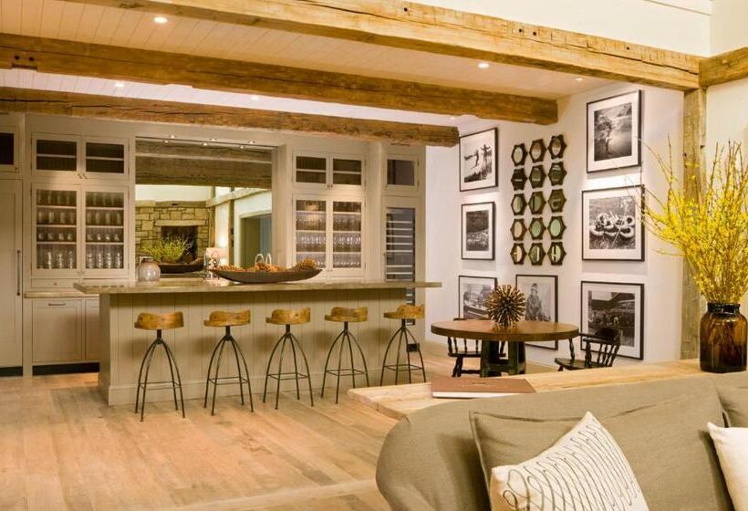 فندق Eleven Scarp Ridge Lodge