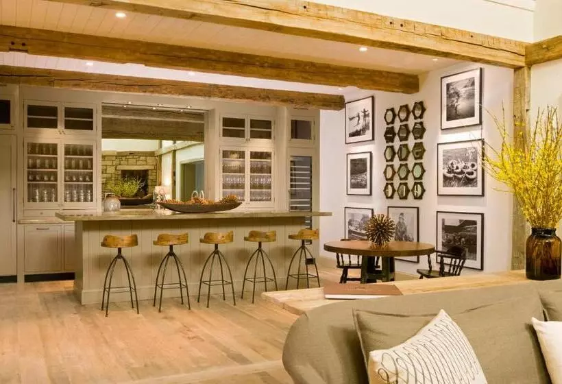 Hotelli Eleven Scarp Ridge Lodge