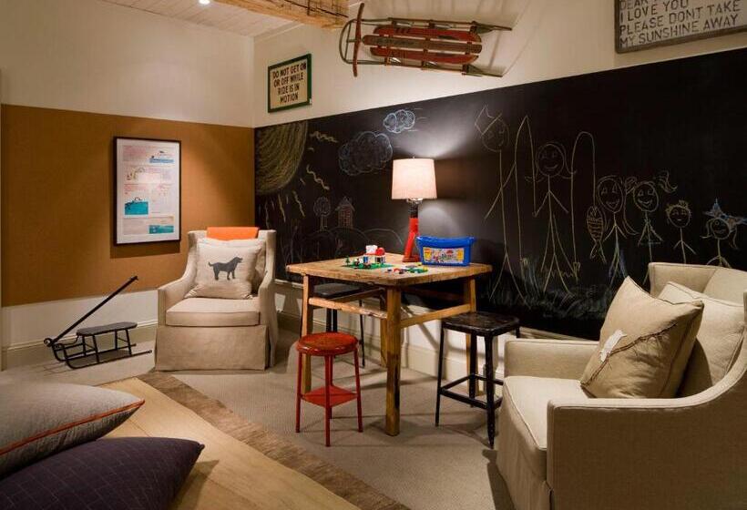 فندق Eleven Scarp Ridge Lodge