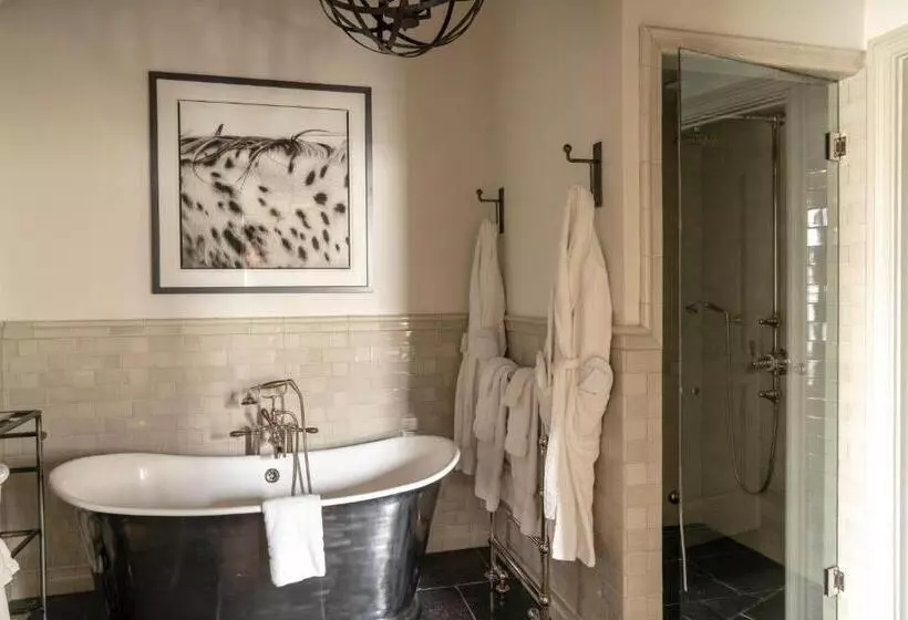 Hotelli Eleven Scarp Ridge Lodge