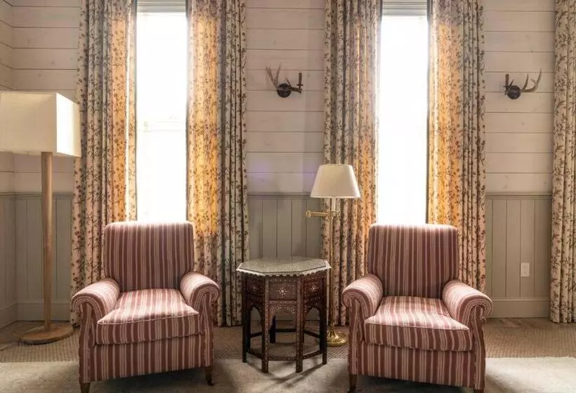 Hotelli Eleven Scarp Ridge Lodge