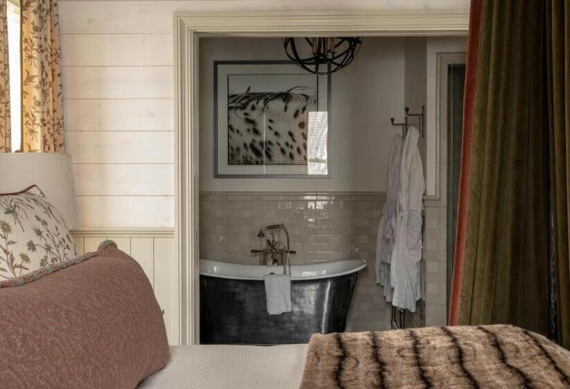 فندق Eleven Scarp Ridge Lodge