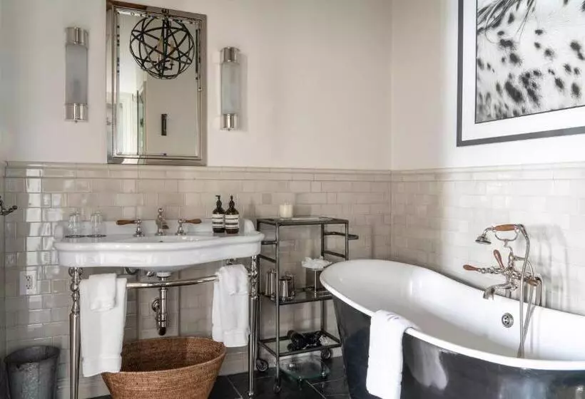 Hotelli Eleven Scarp Ridge Lodge