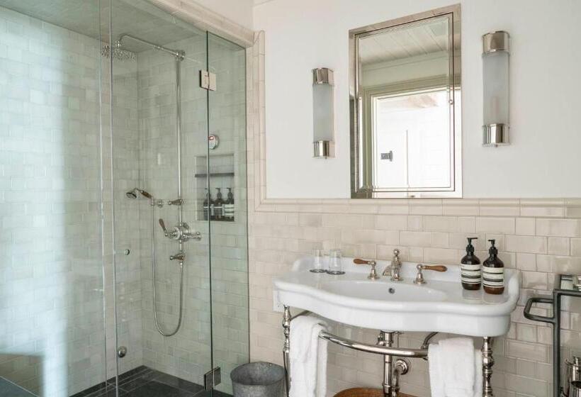 فندق Eleven Scarp Ridge Lodge