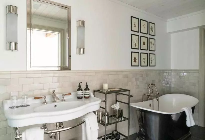 Hotelli Eleven Scarp Ridge Lodge