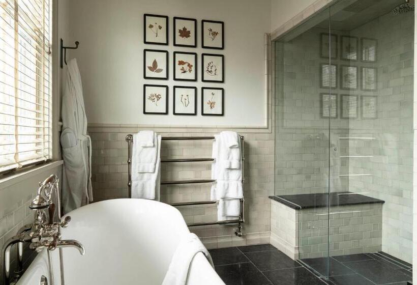 فندق Eleven Scarp Ridge Lodge