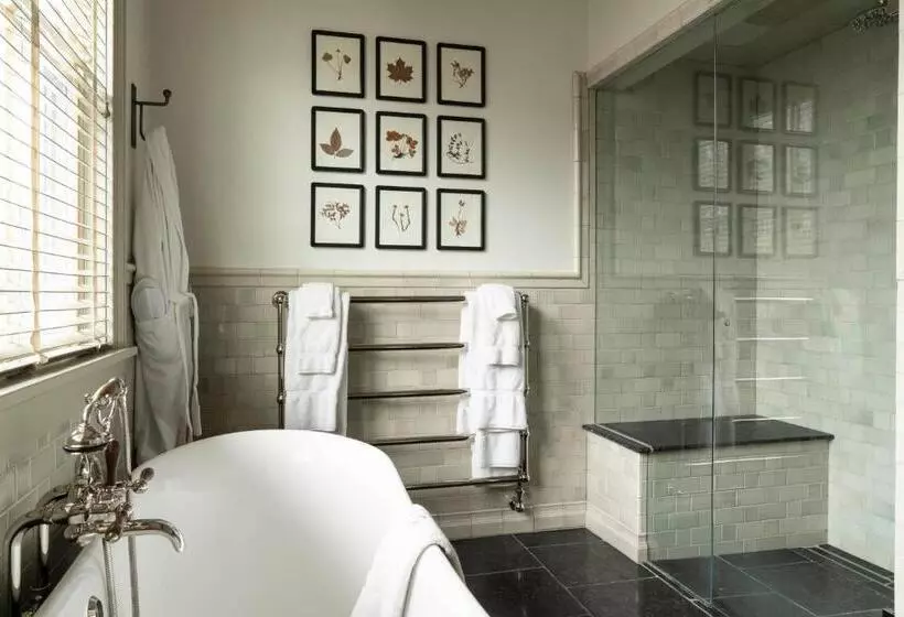 Hotelli Eleven Scarp Ridge Lodge