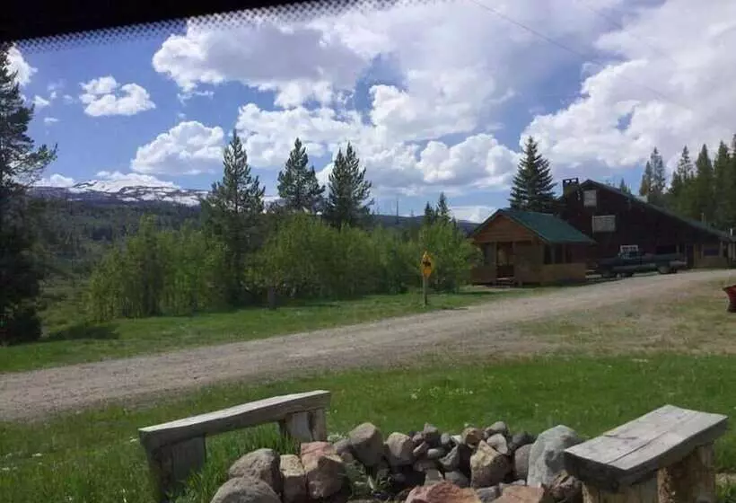 Hotelli Lava Mountain Lodge