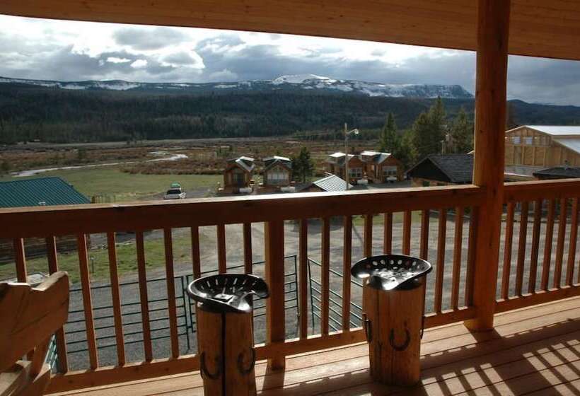 בית מלון כפרי Lava Mountain Lodge